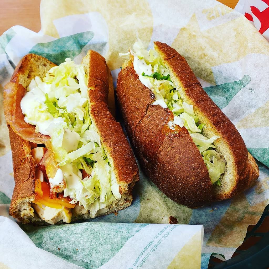 Subway Restaurants | restaurant | Har Mar Mall, 2100 E Snelling Dr #46, Roseville, MN 55113, USA | 6516319261 OR +1 651-631-9261