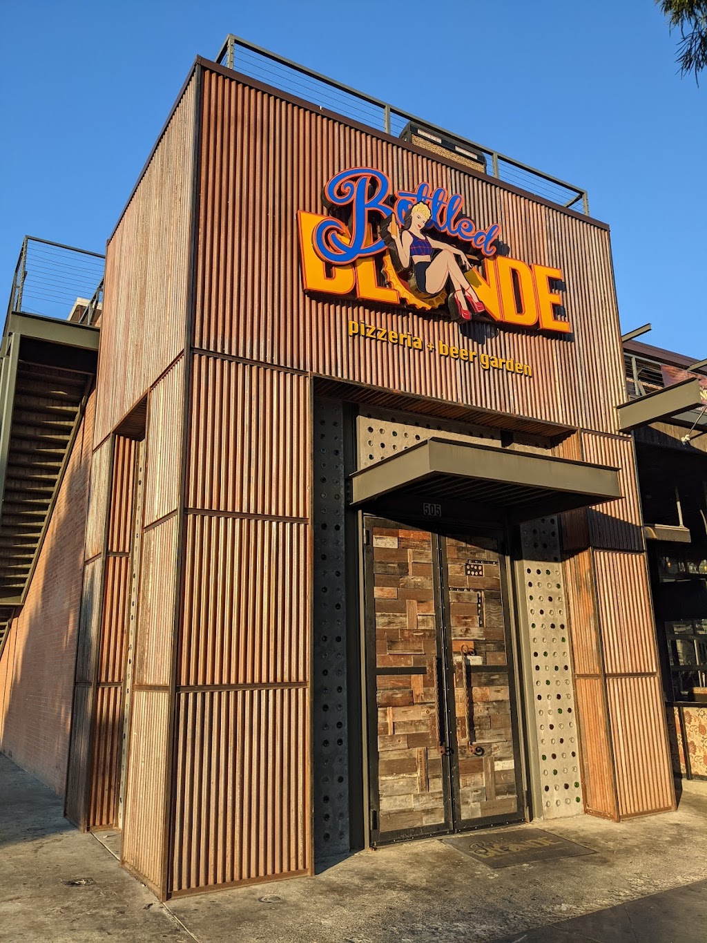 Bottled Blonde | restaurant | 505 N Good Latimer Expy, Dallas, TX 75204, USA | 4692500888 OR +1 469-250-0888