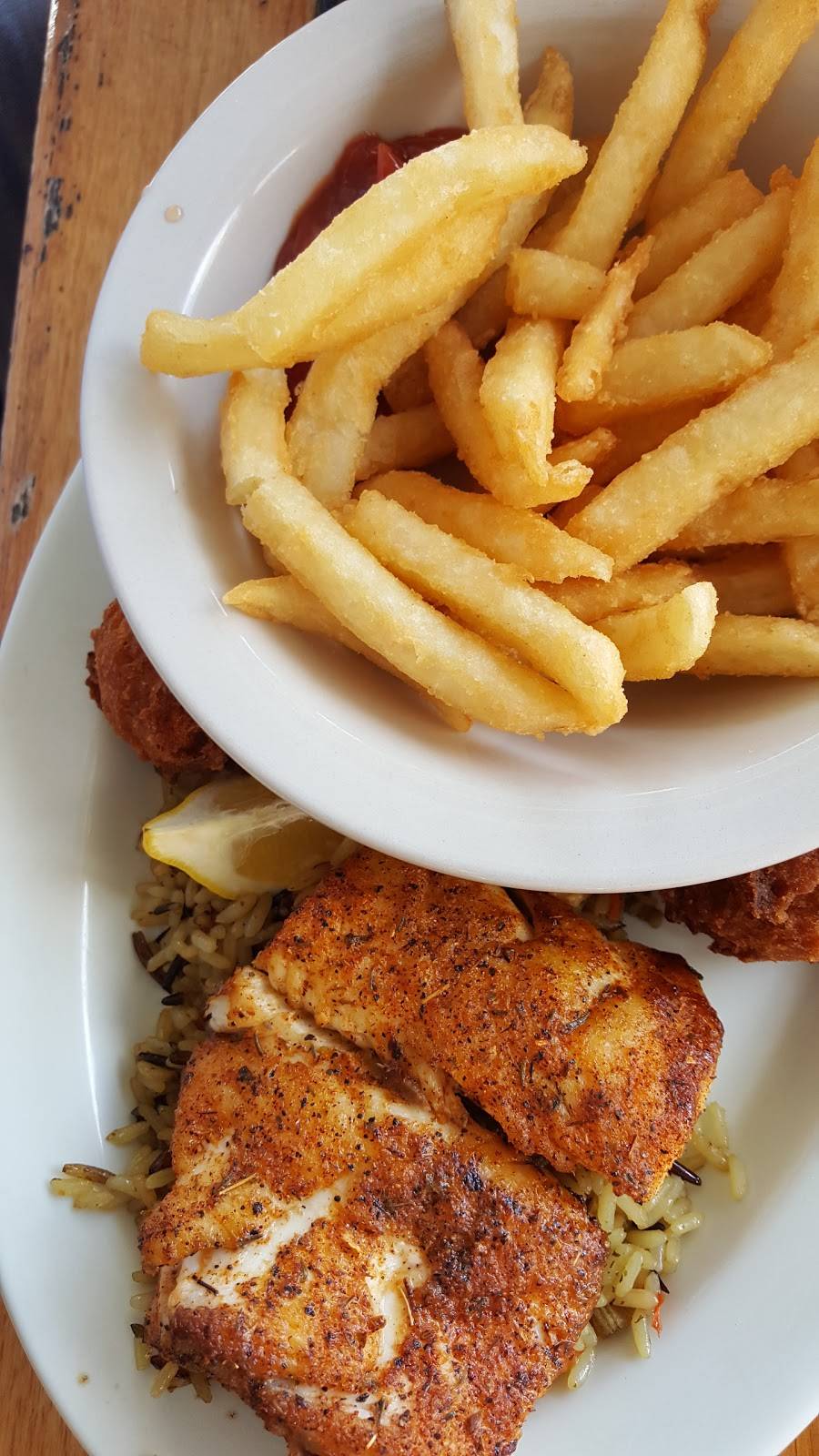 Three Fishermen Seafood Restaurant | night club | 13021 N Cleveland Ave, North Fort Myers, FL 33903, USA | 2395998568 OR +1 239-599-8568