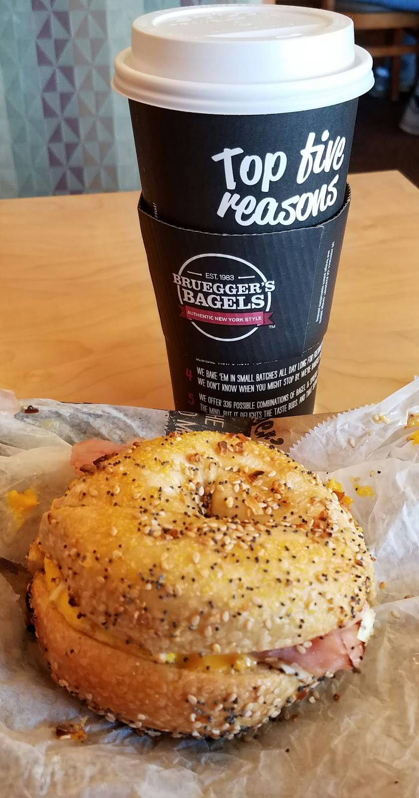 Brueggers Bagels | bakery | 2136 Ford Pkwy, St Paul, MN 55116, USA | 6516998011 OR +1 651-699-8011