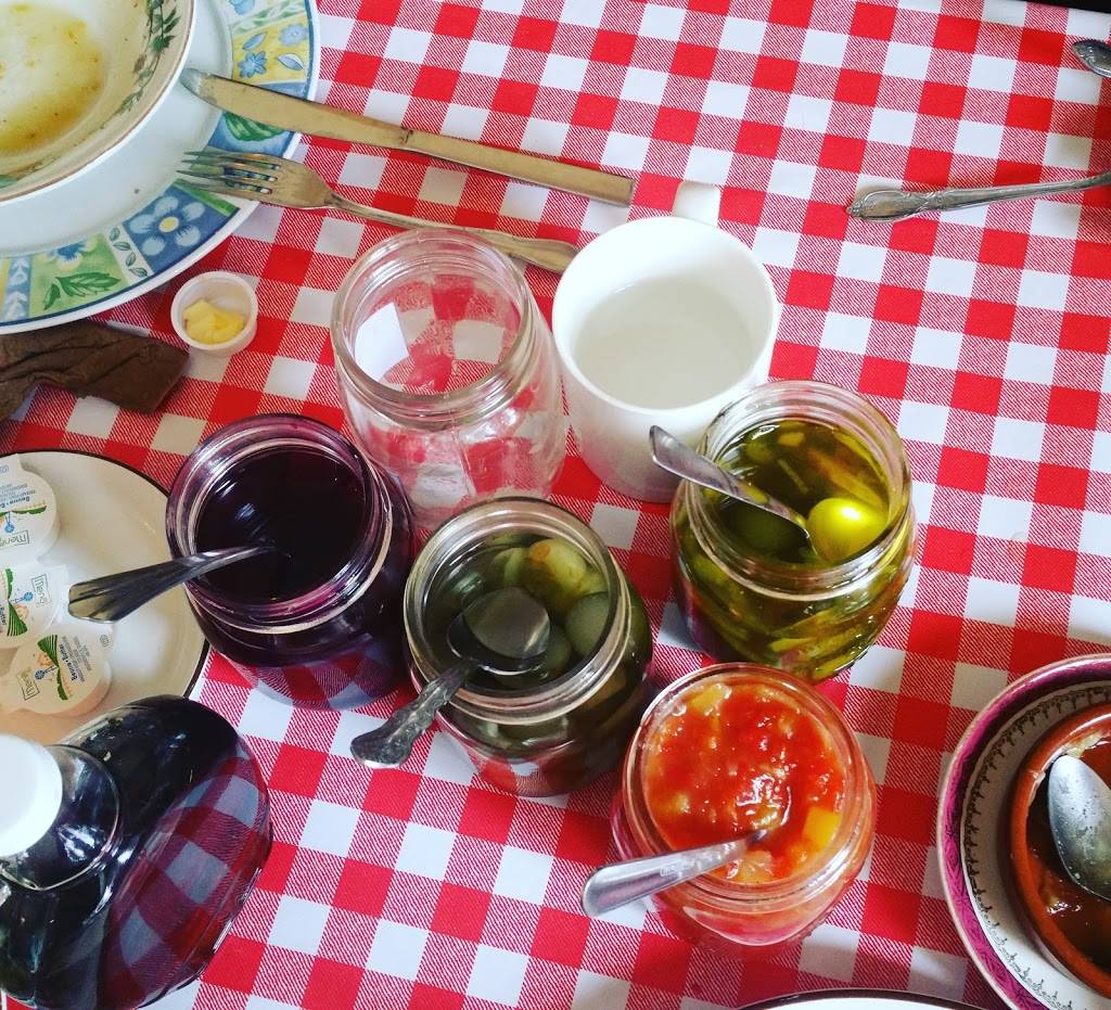 Val Des Rosacees | restaurant | 3300 Montée Robillard, Mirabel, QC J7N 2S4, Canada | 4505981198 OR +1 450-598-1198