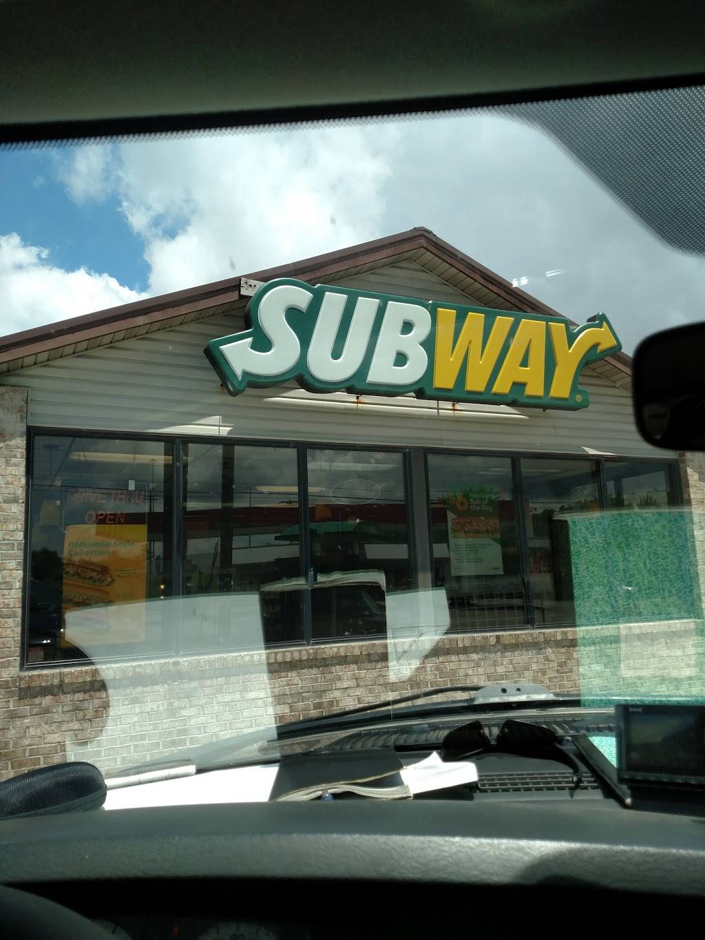 Subway | restaurant | 600 Industrial Dr, Monterey, TN 38574, USA | 9318396855 OR +1 931-839-6855