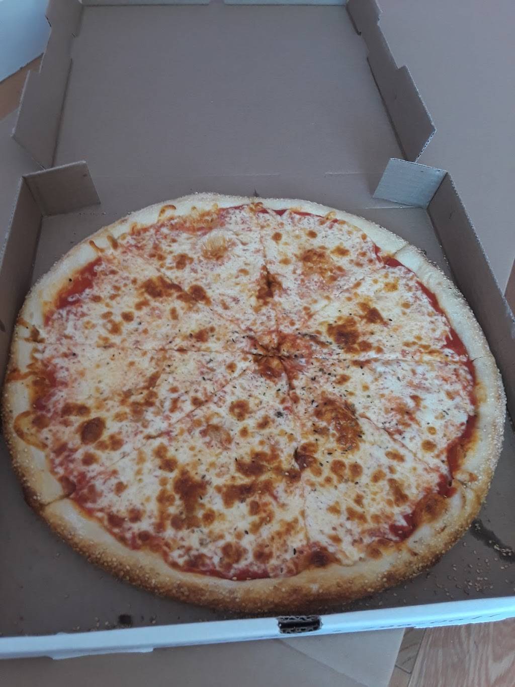 DiMaggios Pizzeria | restaurant | 3 W Village Green, Hicksville, NY 11801, USA | 5167960611 OR +1 516-796-0611