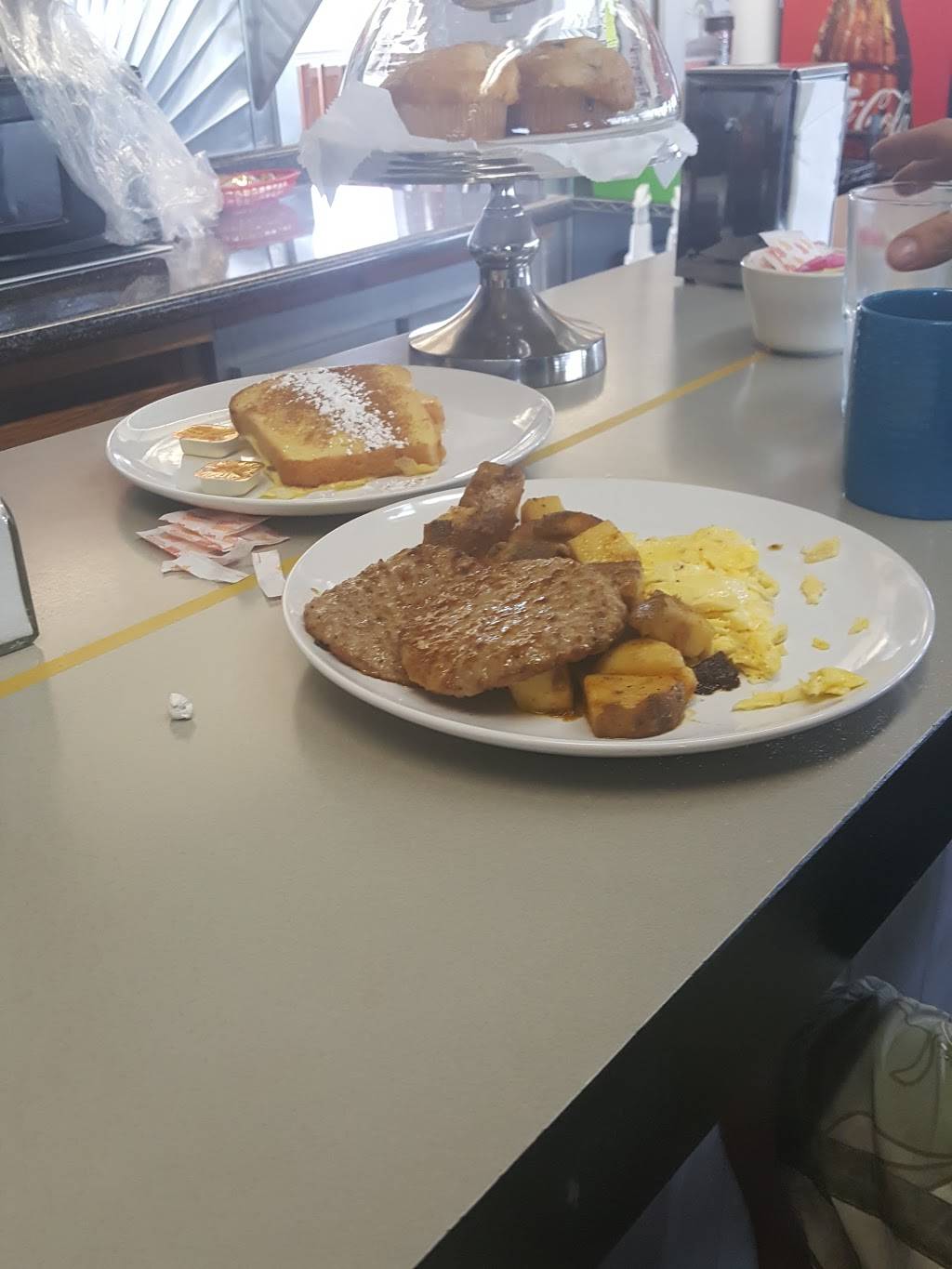 Red Baron Airport Diner | restaurant | 220 Airport Access Rd, Southbridge, MA 01550, USA | 5087655800 OR +1 508-765-5800