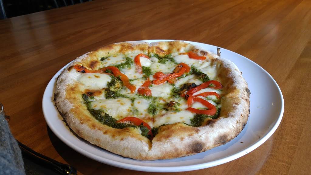 Peppinos Neapolitan | restaurant | 409 S Clinton St, Syracuse, NY 13202, USA | 3154228811 OR +1 315-422-8811