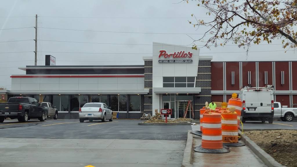 Portillos Hot Dogs | meal takeaway | 3400 Freedom Dr, Springfield, IL 62704, USA | 6309543773 OR +1 630-954-3773