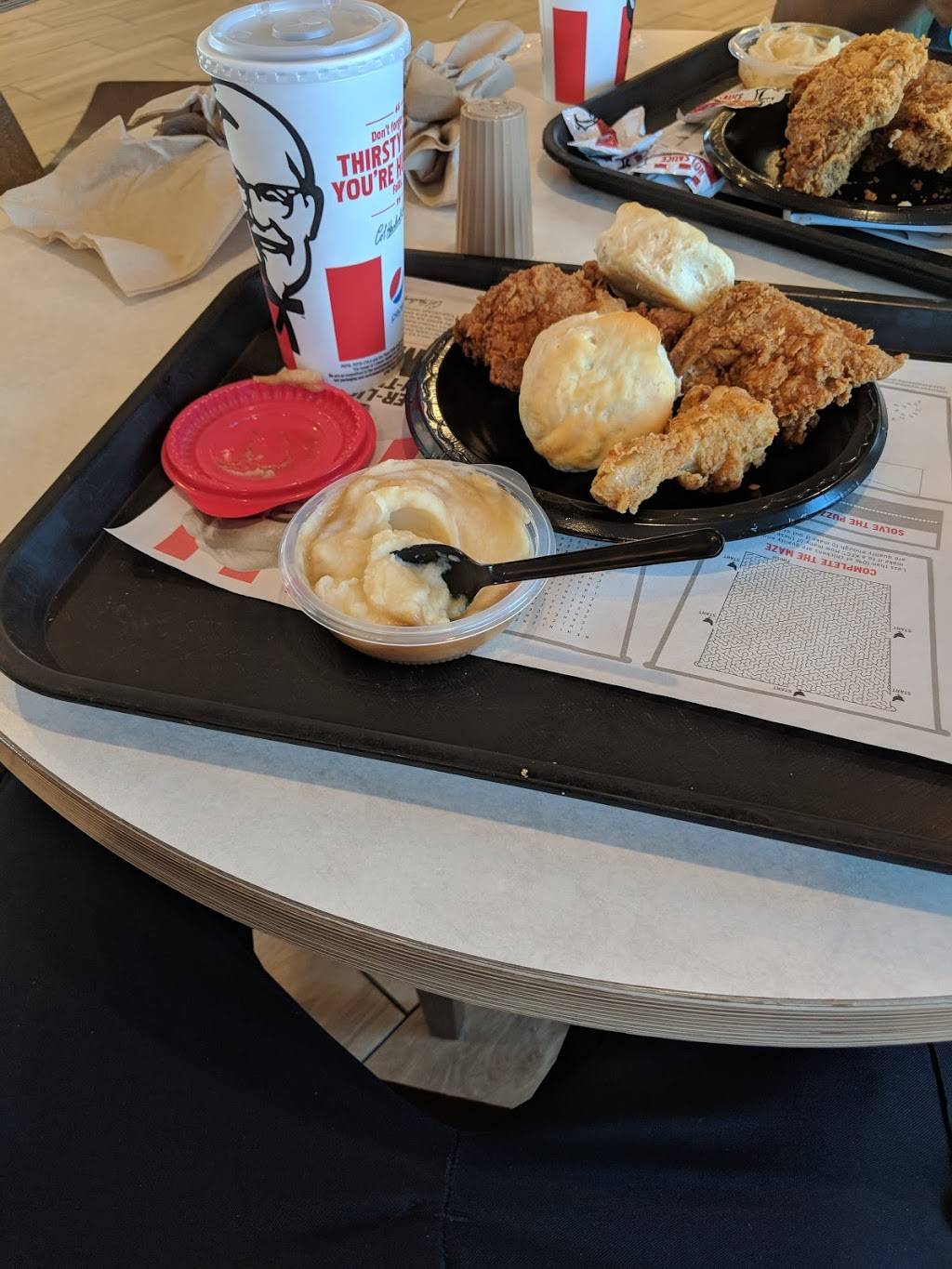 KFC | restaurant | 195 Boone Station Rd, Shelbyville, KY 40065, USA | 5026336048 OR +1 502-633-6048