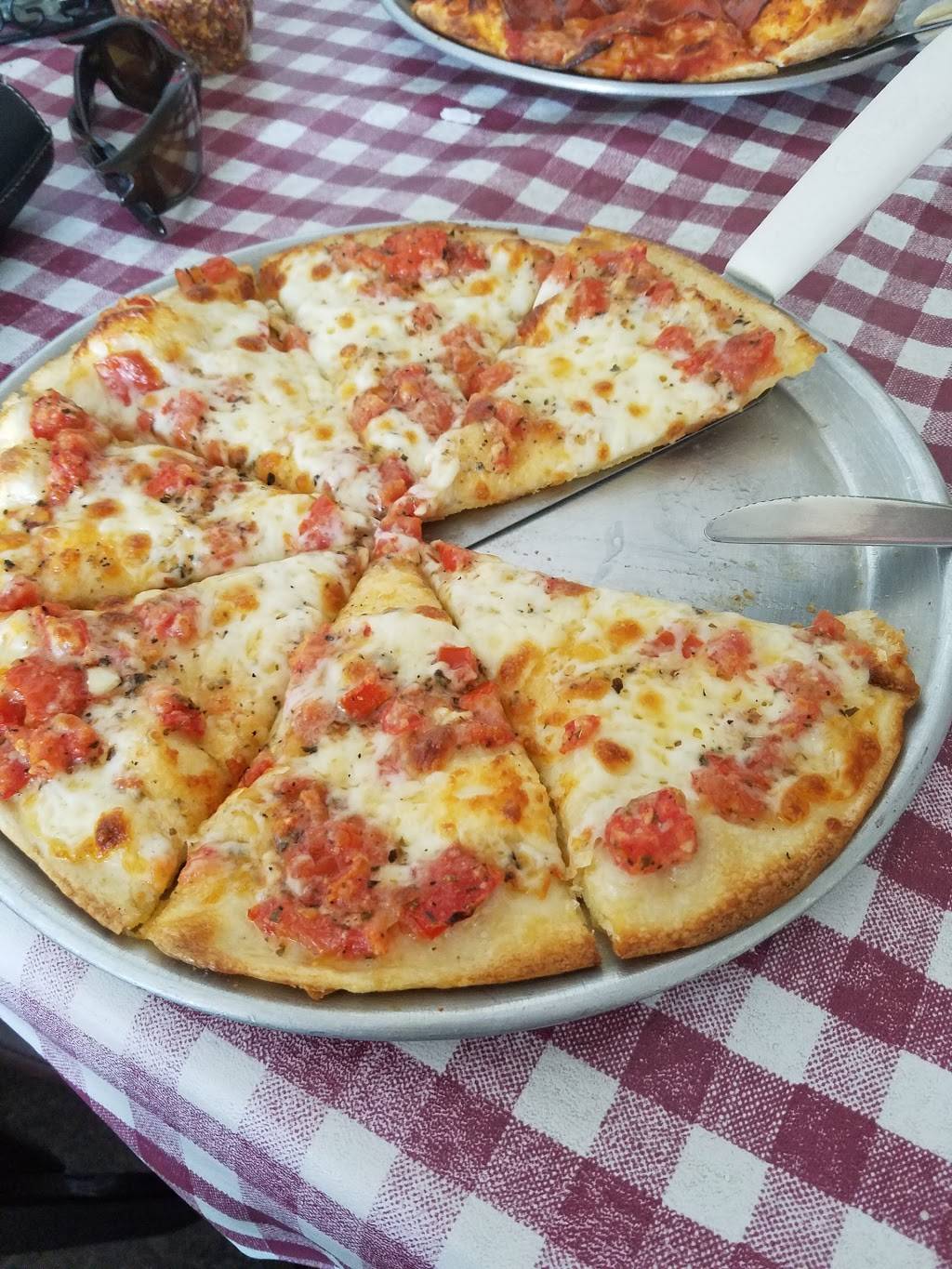 Serafinis Pizzeria | restaurant | 2414 E Bridge St, Brighton, CO 80601, USA | 3036595233 OR +1 303-659-5233