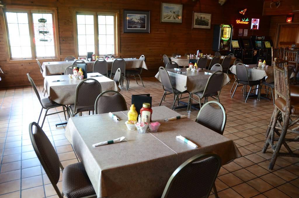 Three Guys & A Grill | restaurant | W7039 County Rd S R, Elkhart Lake, WI 53020, USA | 9208762535 OR +1 920-876-2535