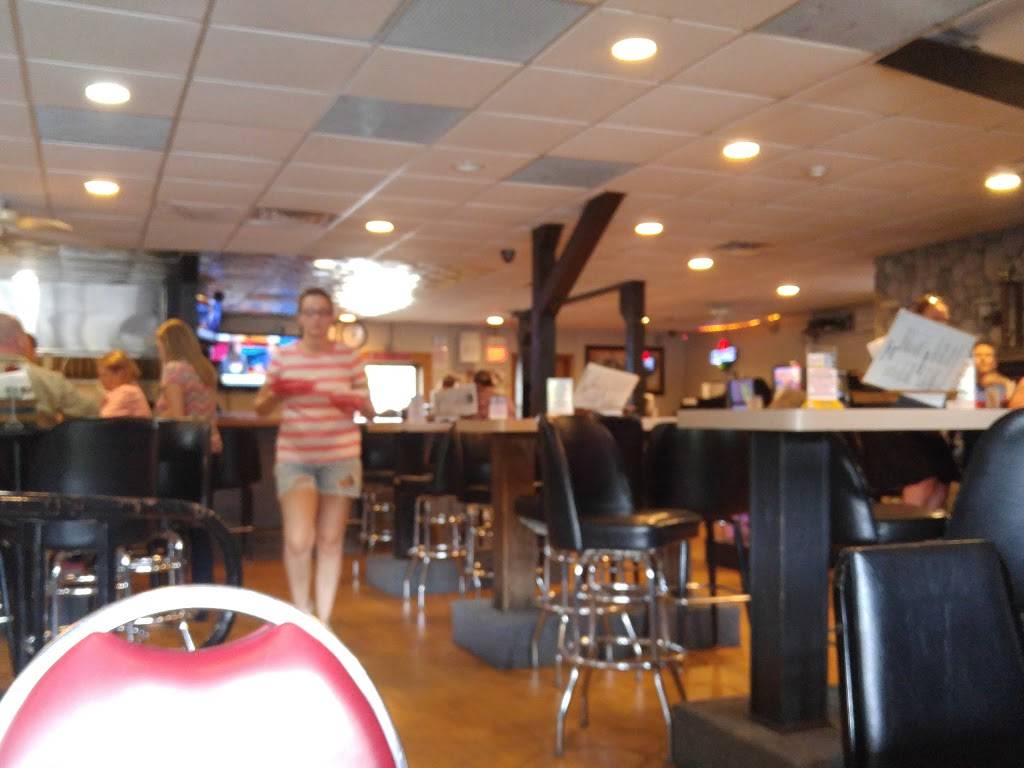 Tads on the Rock | restaurant | 10 E Riverside Blvd, Loves Park, IL 61111, USA | 8156543500 OR +1 815-654-3500