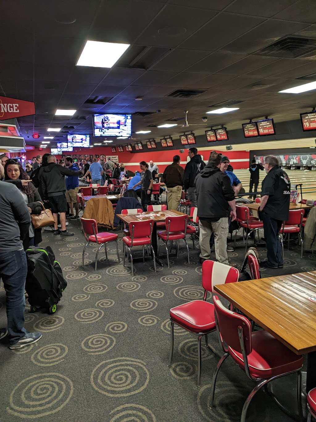 AMF Medina Lanes | restaurant | 201 Harding St, Medina, OH 44256, USA | 3307254548 OR +1 330-725-4548