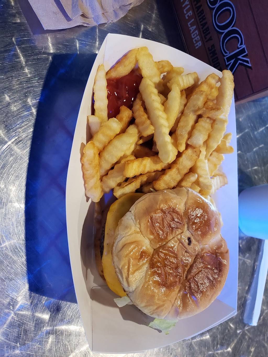 The Twisted Prop Bar & Grille | restaurant | 615 7th St SW, Winter Haven, FL 33881, USA | 8632931937 OR +1 863-293-1937