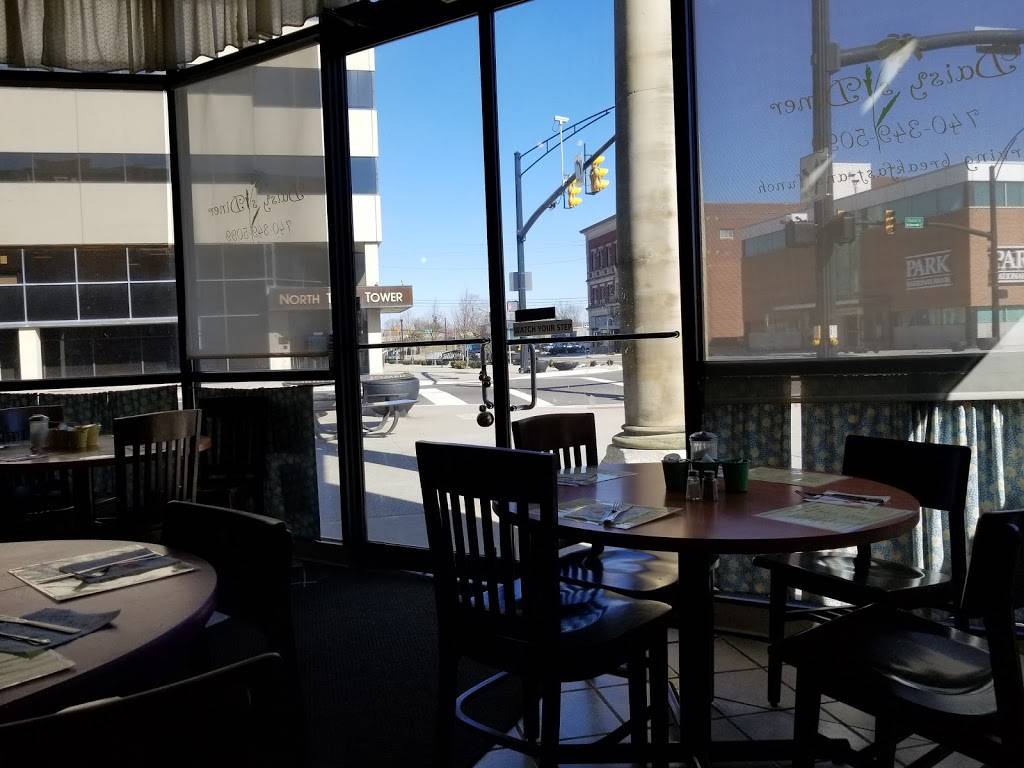 Daisys Diner | restaurant | 3 W Church St, Newark, OH 43055, USA | 7403495099 OR +1 740-349-5099