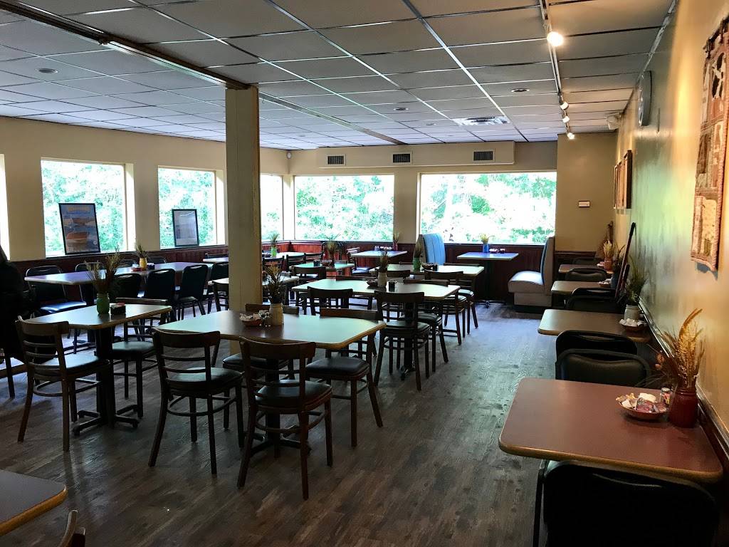 Barnwood Country Kitchen and Smokehouse | restaurant | 3725 W Old US Hwy 441, Mt Dora, FL 32757, USA | 3526304903 OR +1 352-630-4903