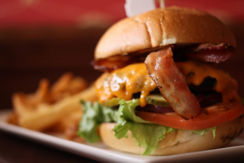 Brassie Pub | restaurant | 73 Wilson St W #24, Ancaster, ON L9G 1N1, Canada | 9053048935 OR +1 905-304-8935