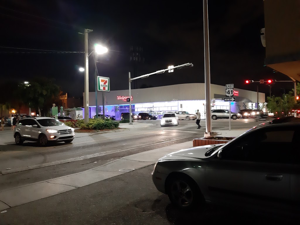 Little Caesars Pizza | meal delivery | 827 SW 8th Ave, Miami, FL 33130, USA | 3058545045 OR +1 305-854-5045