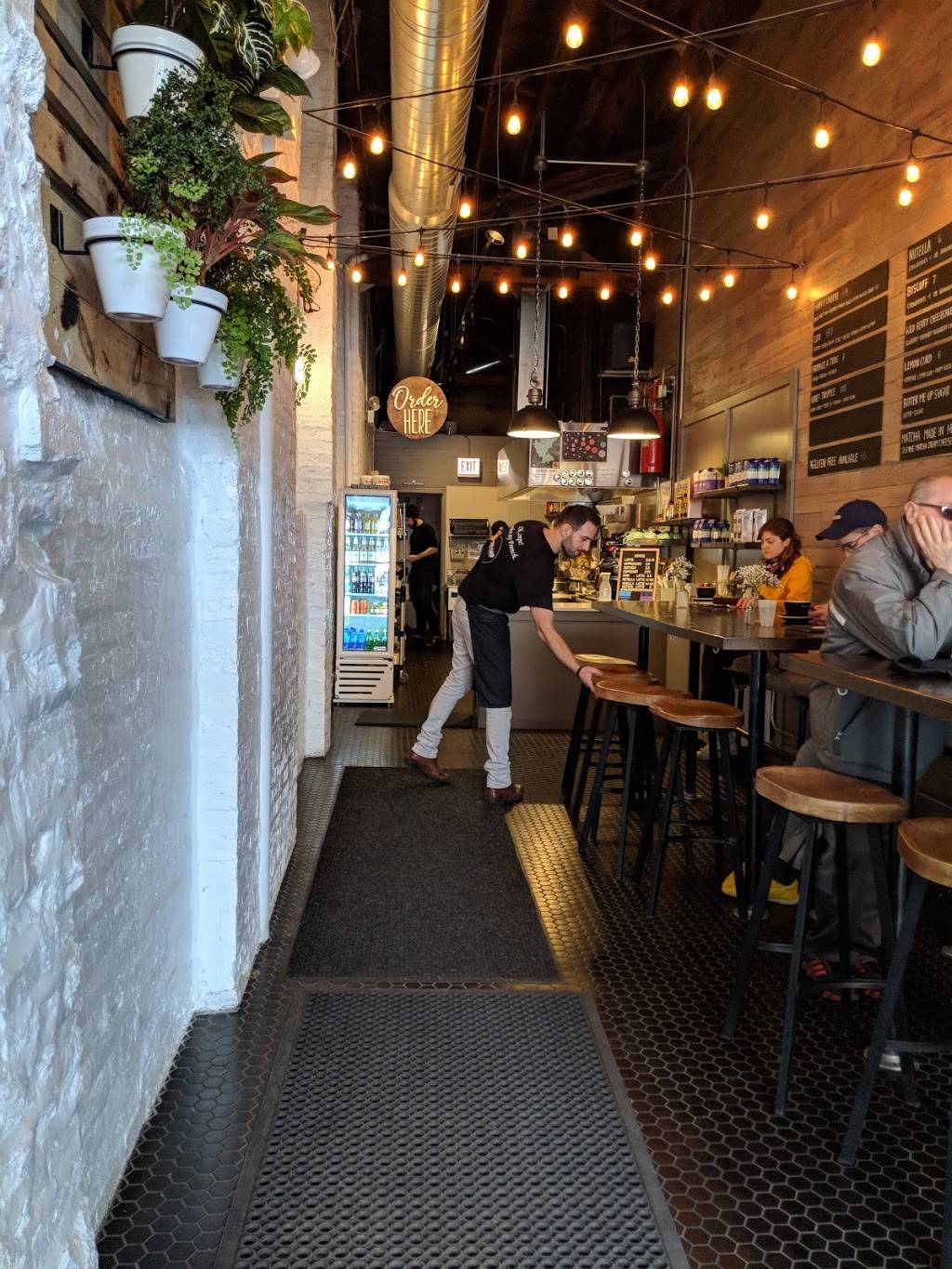 The Crepe Shop | cafe | 2928 N Broadway, Chicago, IL 60657, USA | 7738570018 OR +1 773-857-0018