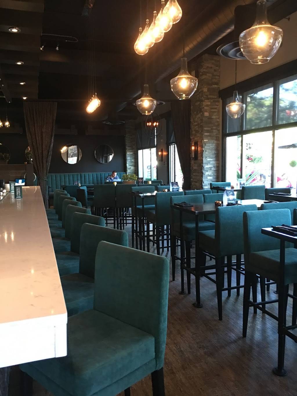 Loch Side - Bar & Lounge | restaurant | 1455 Lakeshore Rd, Burlington, ON L7S 2J1, Canada | 2893373344 OR +1 289-337-3344