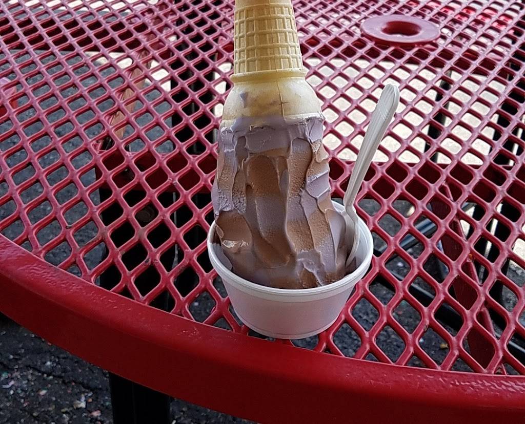 Hosss Dogg House | restaurant | 195 Lake St, St Albans City, VT 05478, USA | 8025271373 OR +1 802-527-1373