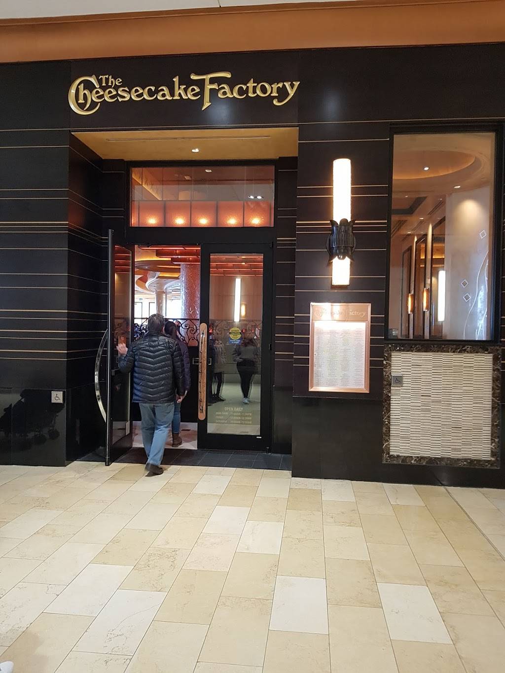 The Cheesecake Factory | restaurant | 3401 Dufferin St, North York, ON M6A 2T9, Canada | 4167814477 OR +1 416-781-4477