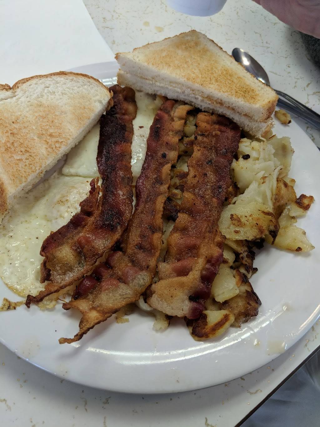 Golden Donuts & Diner | bakery | 1928 Lockbourne Rd, Columbus, OH 43207, USA | 6144431766 OR +1 614-443-1766