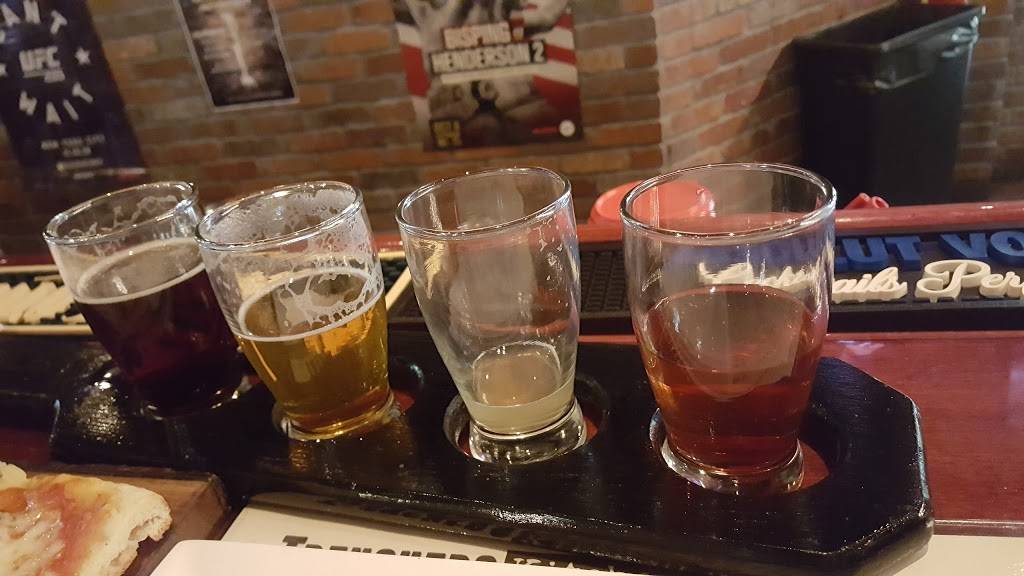 Trenchers Kitchen & Tap | restaurant | 822 N 10th Pl, Renton, WA 98057, USA | 4252550714 OR +1 425-255-0714