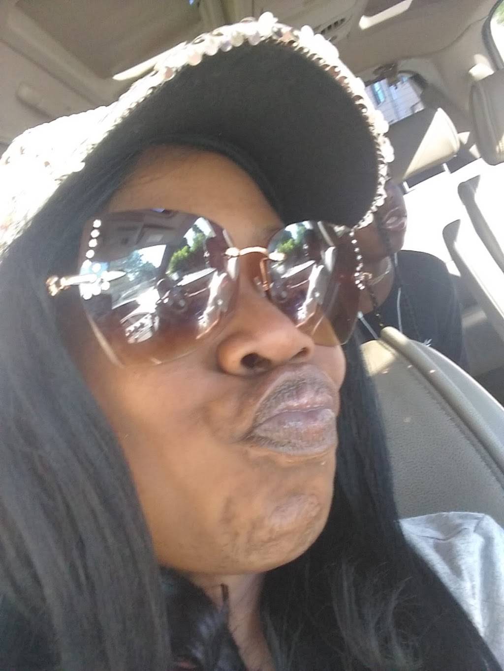 Fryerz | restaurant | 2635 W Fond Du Lac Ave, Milwaukee, WI 53206, USA | 4143744379 OR +1 414-374-4379