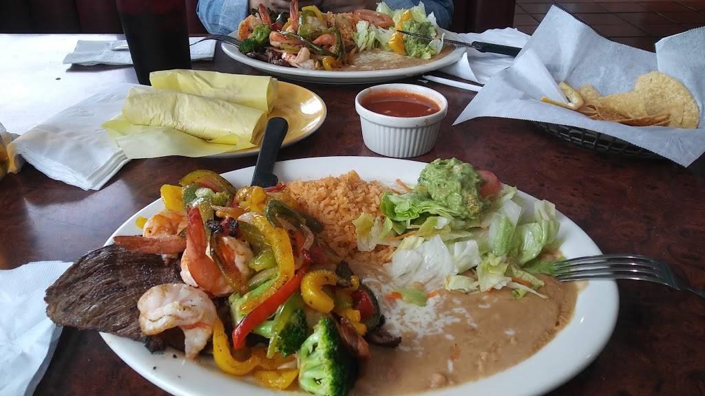 Tacos Y Mariscos La Fuente | restaurant | 9452 Artesia Blvd, Bellflower, CA 90706, USA | 7148262778 OR +1 714-826-2778