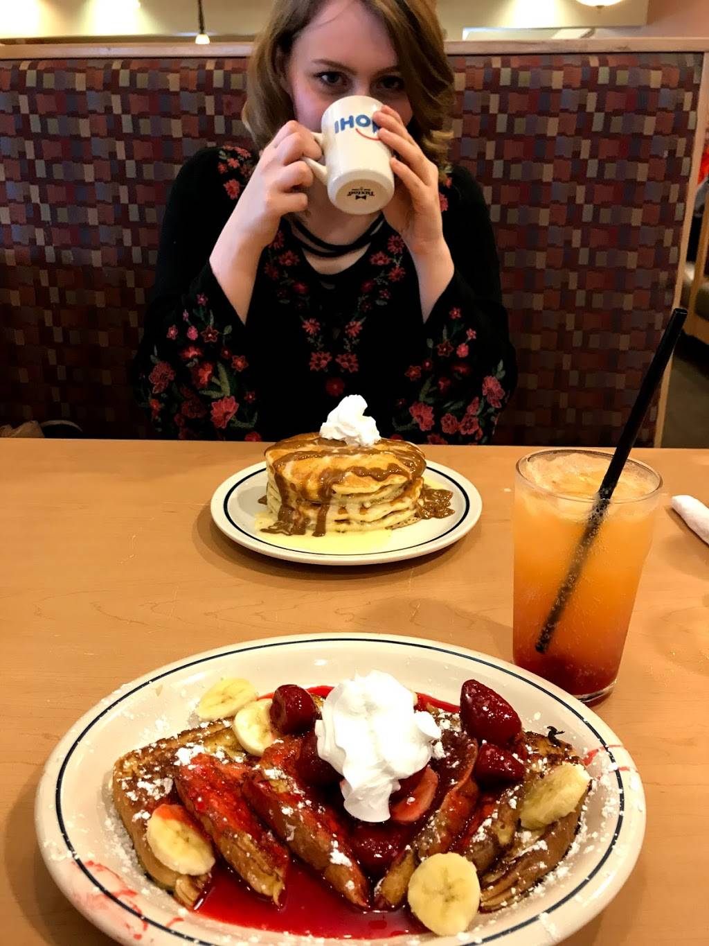 IHOP | bakery | 1002 Sutherland Dr, Pittsburgh, PA 15205, USA | 4128590282 OR +1 412-859-0282