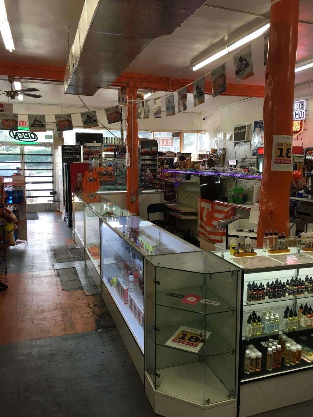 17th Street Market & Deli | restaurant | 115 S 17th St, Knoxville, TN 37916, USA | 8656734807 OR +1 865-673-4807