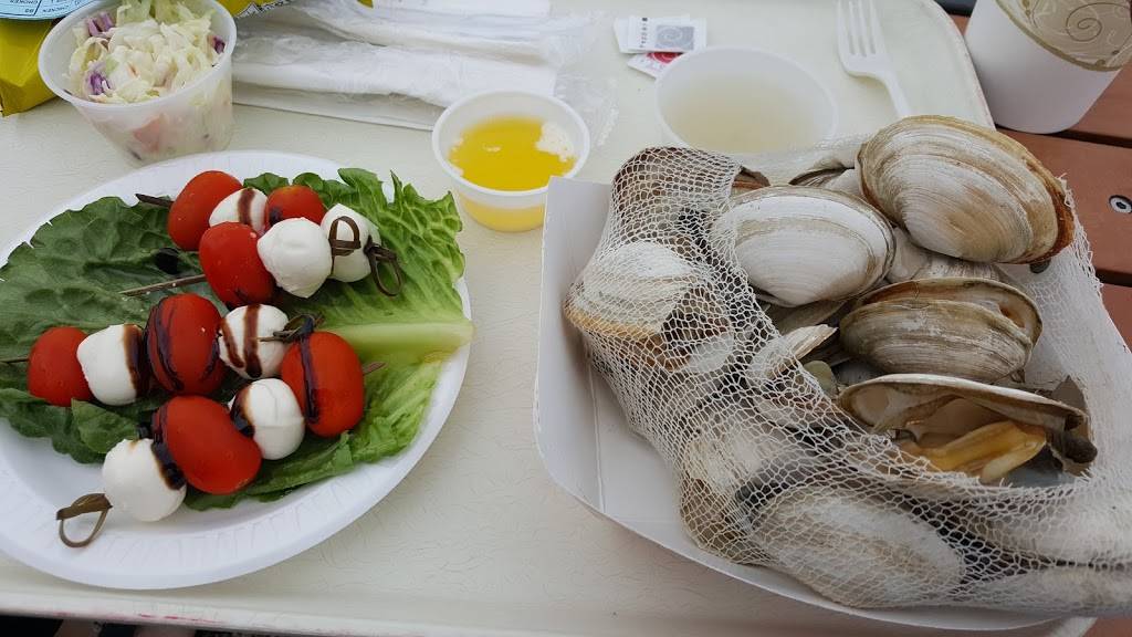 Abbotts Lobster In the Rough | restaurant | 117 Pearl St, Groton, CT 06340, USA | 8605367719 OR +1 860-536-7719