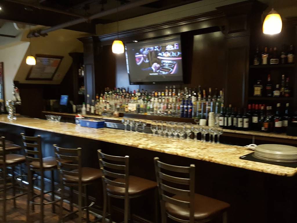 La Famiglia | restaurant | 90 W Main St, Babylon, NY 11702, USA | 6316610101 OR +1 631-661-0101