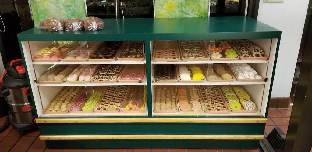 Gussies Tamales & Bakery | bakery | 2200 N Piedras St, El Paso, TX 79930, USA | 9155668209 OR +1 915-566-8209