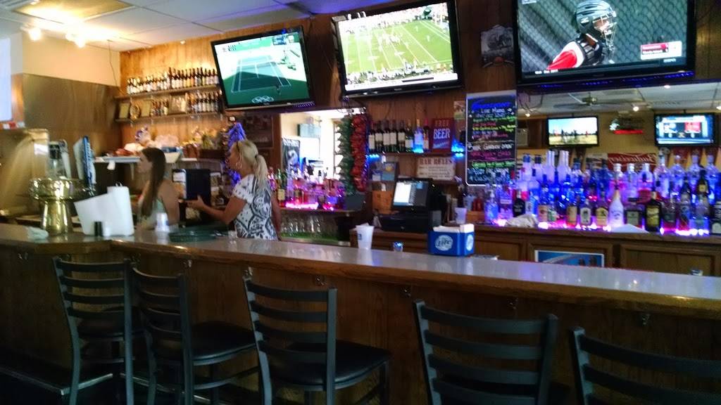 TRs Front Row On Greenwood | restaurant | 219 W Greenwood Ave, Waukegan, IL 60087, USA | 8476232337 OR +1 847-623-2337