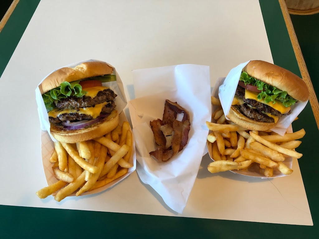 Floyds Frosty | restaurant | 125 Broadway Ave, McCloud, CA 96057, USA | 5309642394 OR +1 530-964-2394