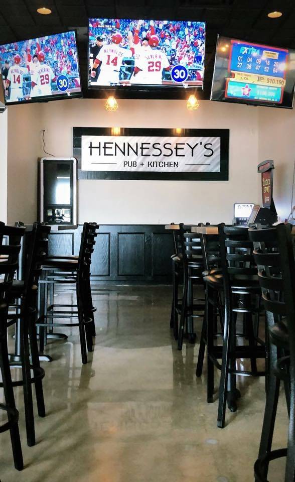 Hennesseys Pub + Kitchen | restaurant | 42012 Hayes Rd, Clinton Twp, MI 48038, USA | 5862860008 OR +1 586-286-0008