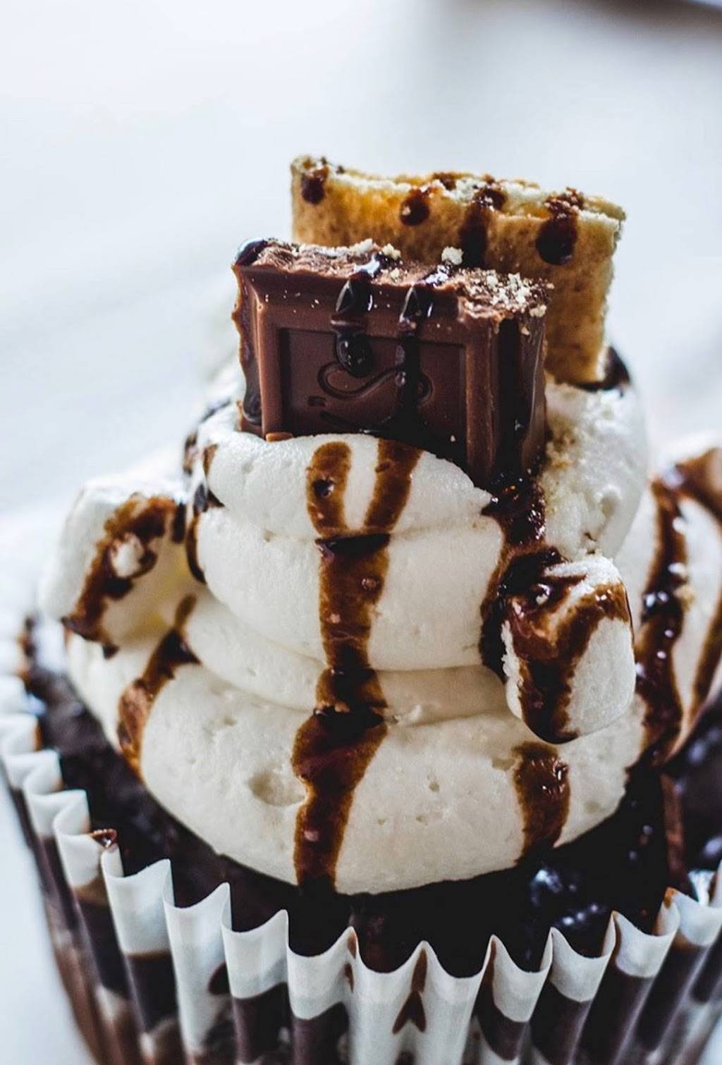 Matties Delectable Desserts | bakery | 8444 International Dr, Orlando, FL 32819, USA | 4077359550 OR +1 407-735-9550