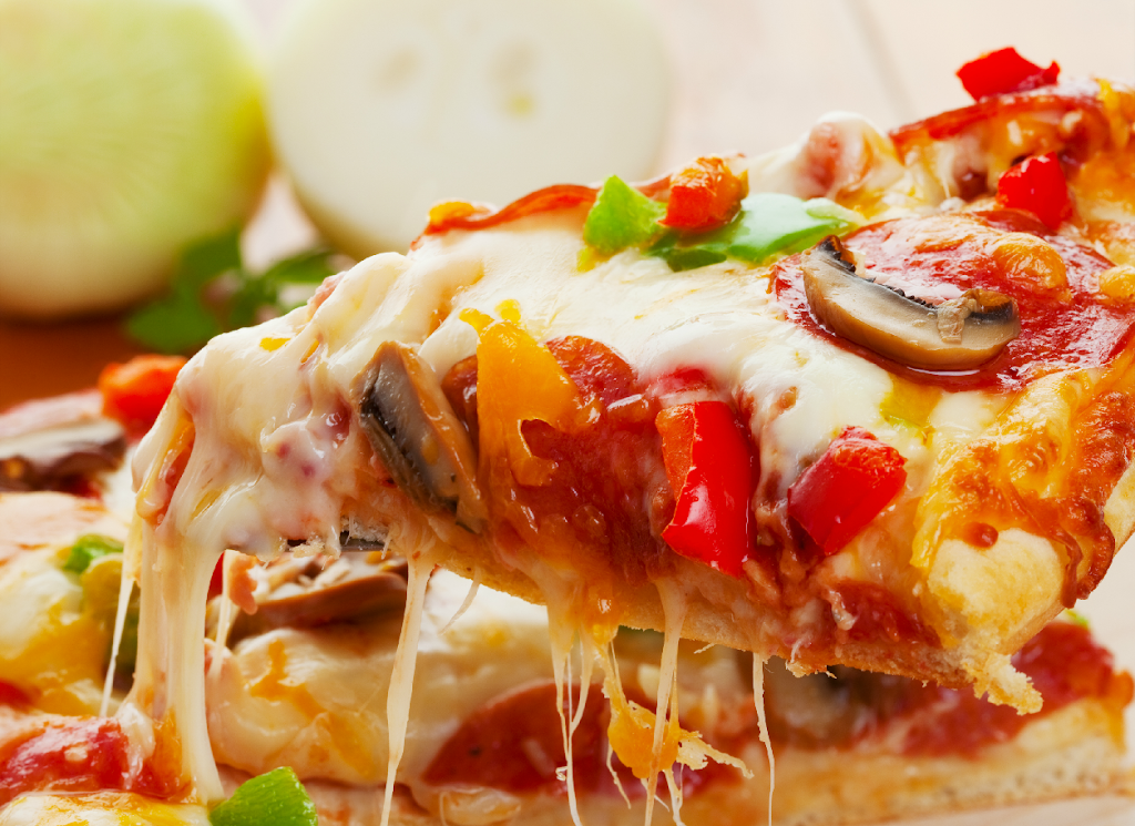 Moes Famous Pizza | meal delivery | 102 McEwen Ave, Ottawa, ON K2B 5K7, Canada | 6137260726 OR +1 613-726-0726