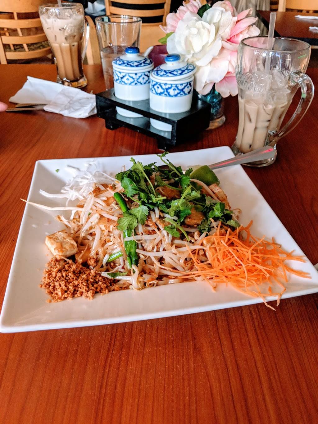 Thai Pastry restaurant | restaurant | 4925 N Broadway, Chicago, IL 60640, USA | 7737845399 OR +1 773-784-5399