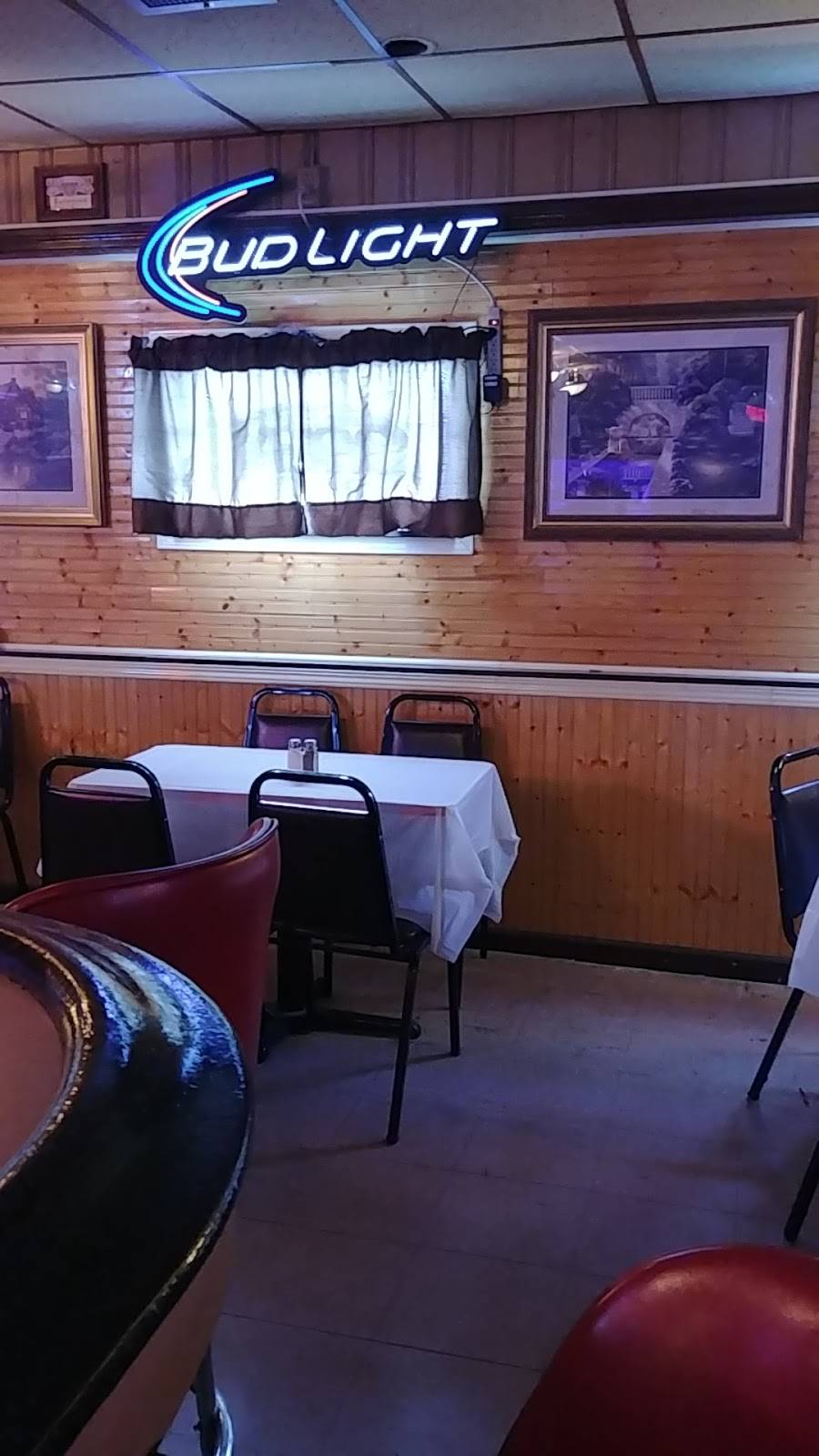 Foxys Restuarant and Lounge | restaurant | 51 N Meridian Rd, Youngstown, OH 44509, USA | 3307928000 OR +1 330-792-8000