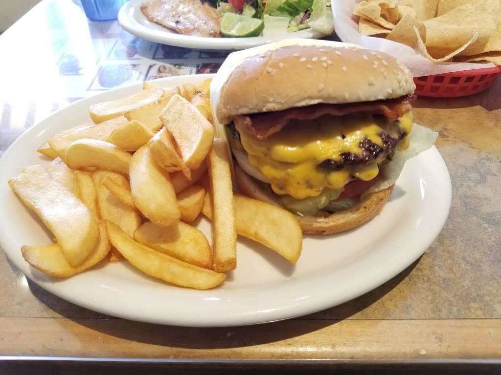 Snax Superburgers | restaurant | 3111, 2225 Artesia Blvd, Redondo Beach, CA 90278, USA | 3109219797 OR +1 310-921-9797