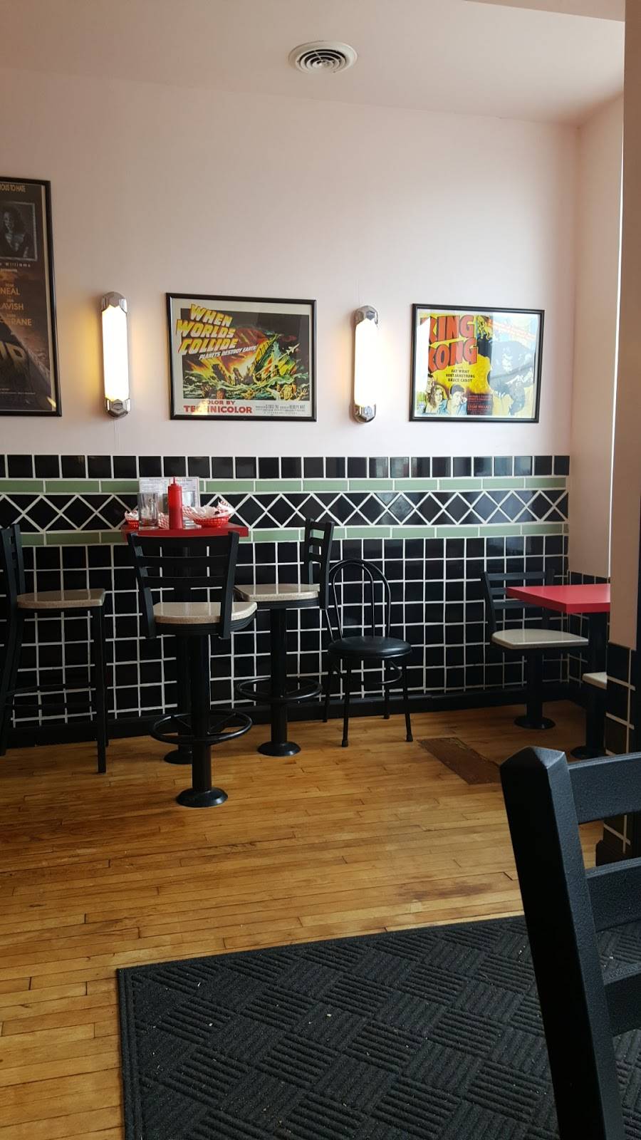 Mugs Up Diner | restaurant | 10921 E Winner Rd, Independence, MO 64052, USA | 8165039550 OR +1 816-503-9550