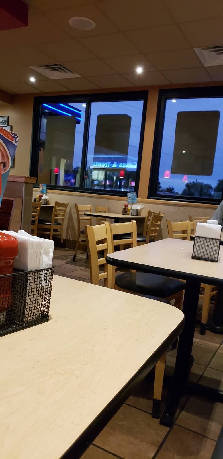 Dairy Queen Grill & Chill | restaurant | 2920 W Morris St, Indianapolis, IN 46241, USA | 3172419000 OR +1 317-241-9000