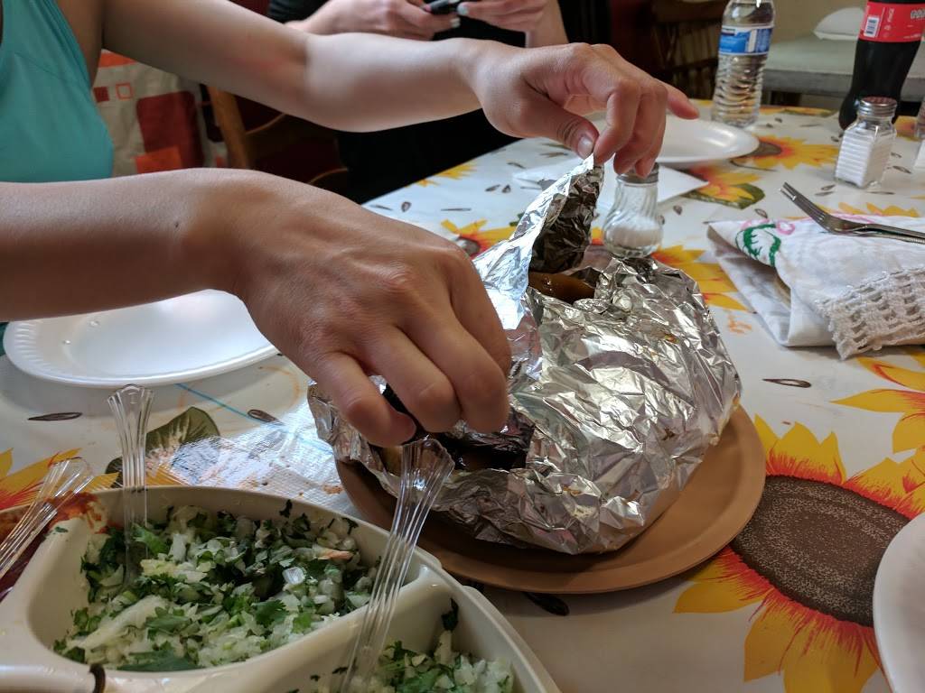 Carnitas el Momo | restaurant | 2411 Fairmount St, Los Angeles, CA 90033, USA | 3236278540 OR +1 323-627-8540