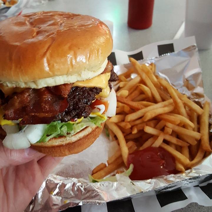 Heffys Hot Dogs | restaurant | 1520 N Elmhurst Rd, Mt Prospect, IL 60056, USA | 8473943339 OR +1 847-394-3339