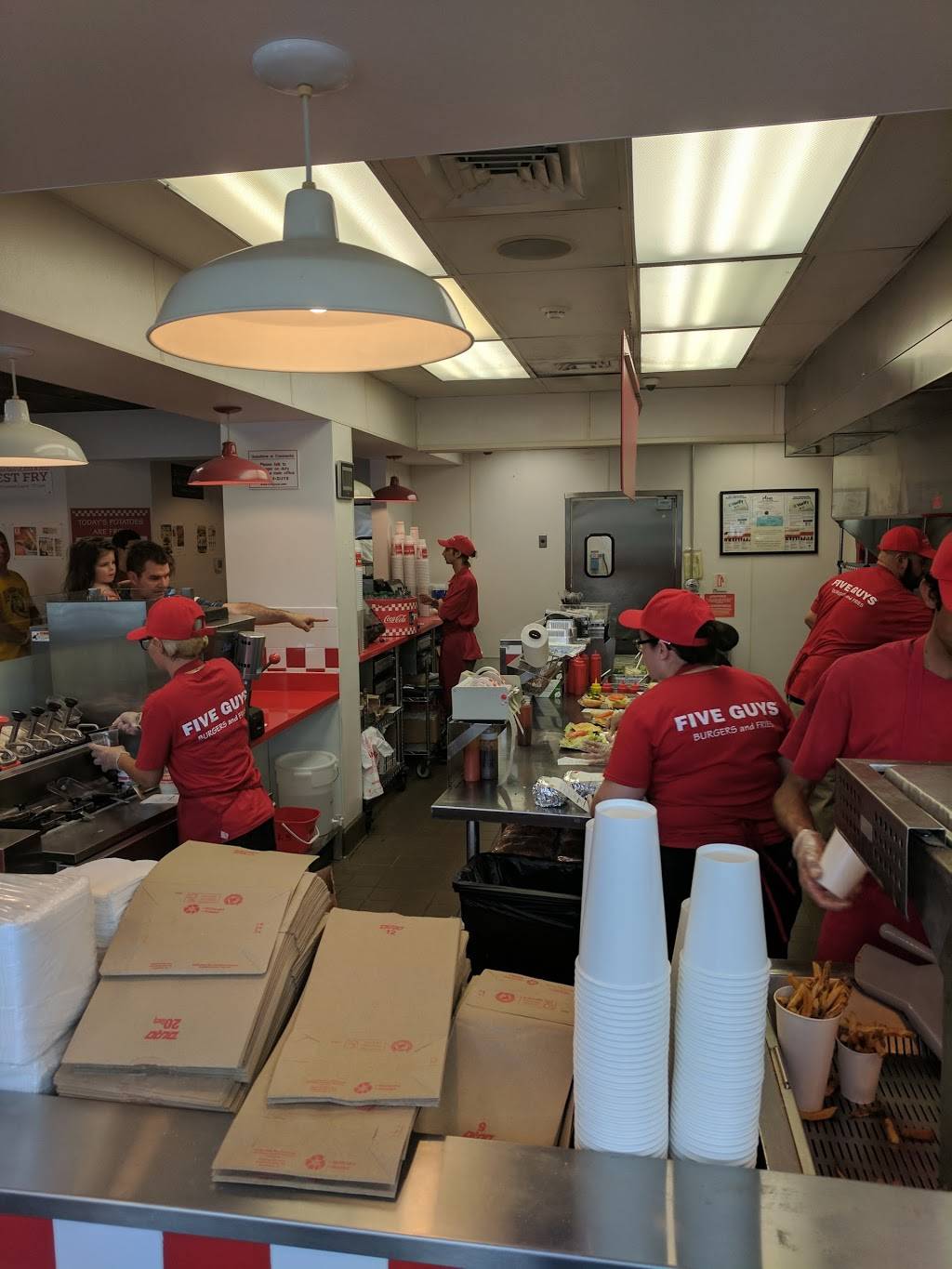 Five Guys | meal takeaway | 278 Scott Swamp Rd, Farmington, CT 06032, USA | 8606777600 OR +1 860-677-7600