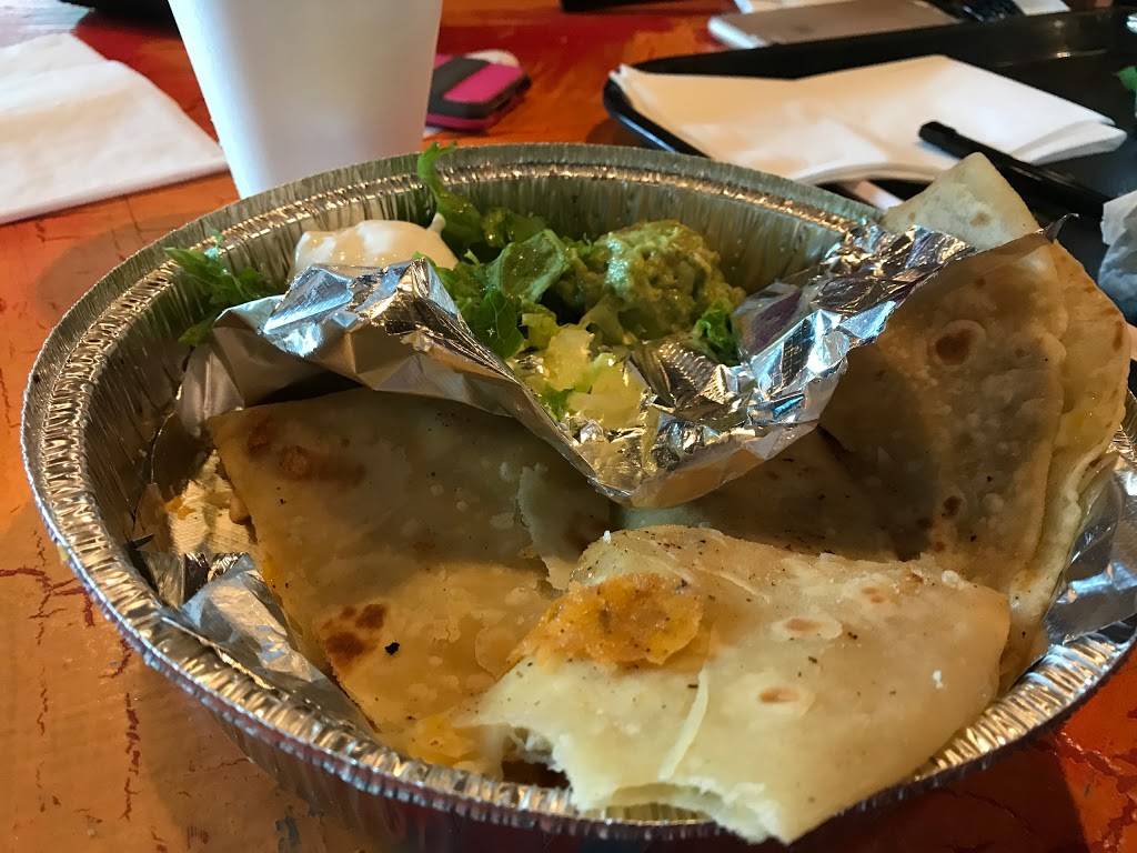 Cafe Rio Mexican Grill | restaurant | 6003 Burke Centre Pkwy, Burke, VA 22015, USA | 5715222200 OR +1 571-522-2200