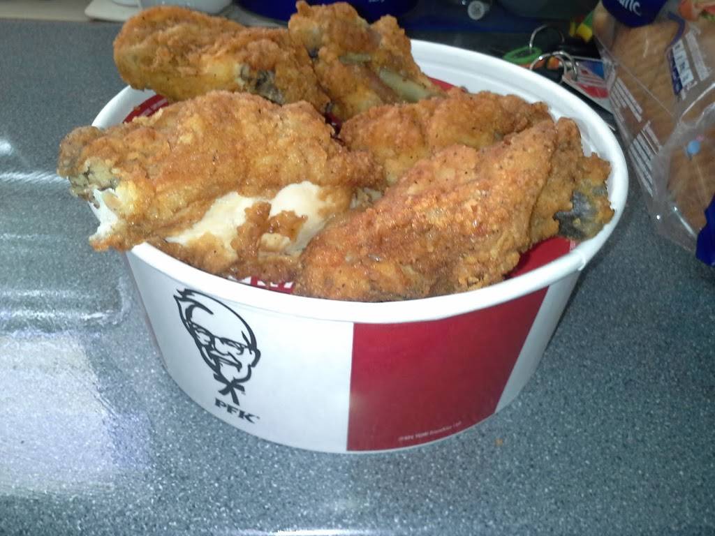 KFC | meal delivery | 670 Dundas St, Woodstock, ON N4S 1E6, Canada | 5195399801 OR +1 519-539-9801