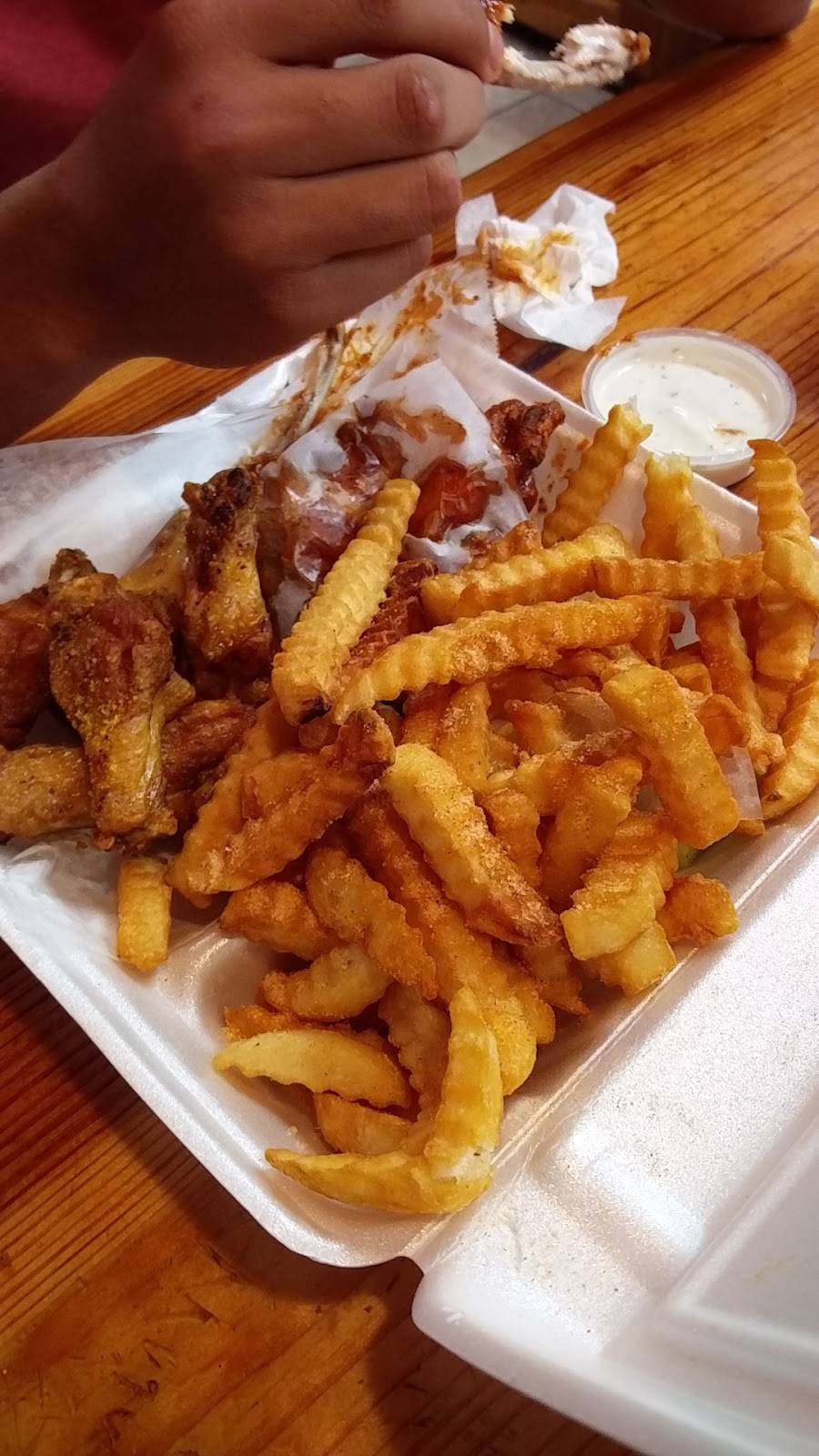 A&D Buffalos | restaurant | 4005 E Belknap St, Haltom City, TX 76111, USA | 8178341111 OR +1 817-834-1111