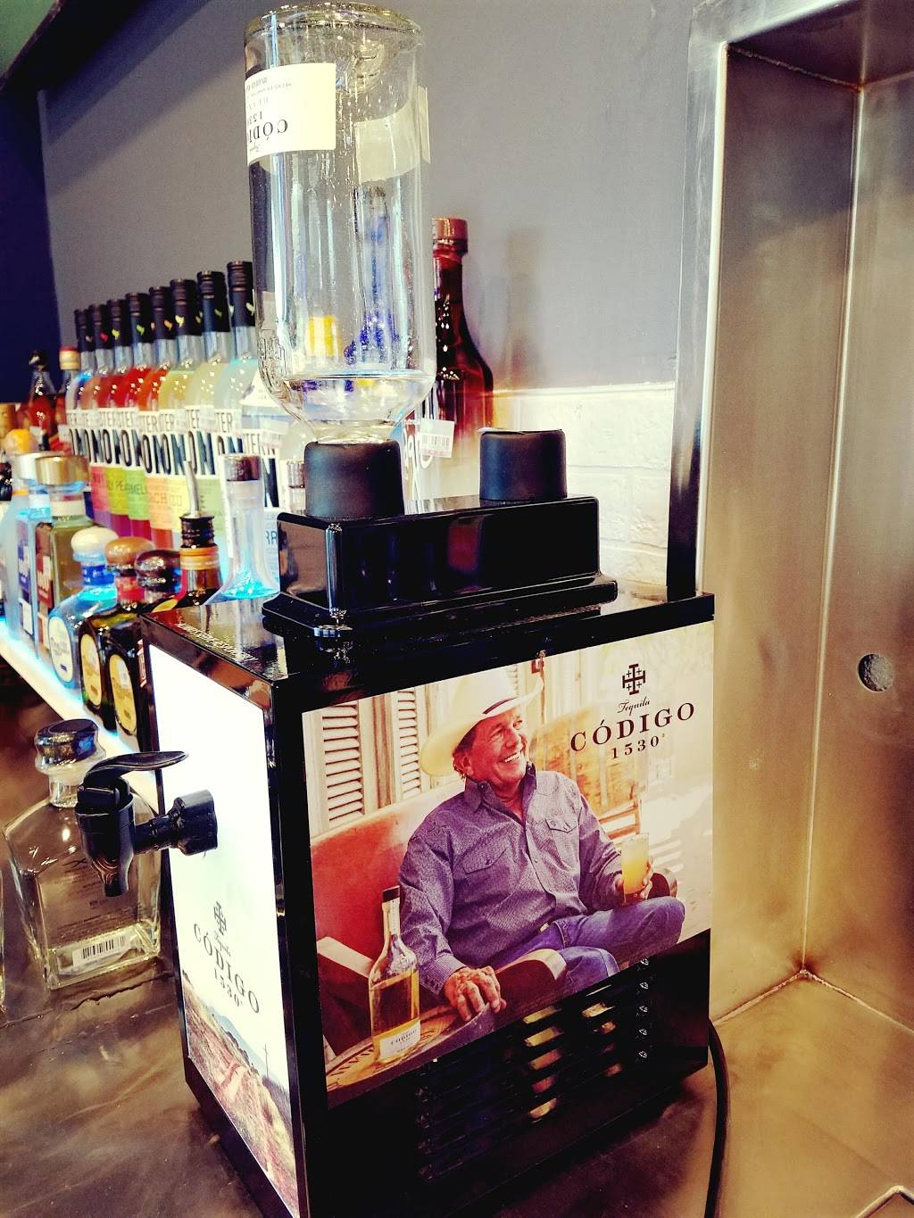 Double Schotts Sports Bar & Grill | restaurant | 2055 Central Plaza Suite 102, New Braunfels, TX 78130, USA | 8306325355 OR +1 830-632-5355